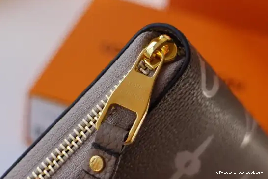 Official oldcobbler VUITTON ZIPPY LOUIS WALLET 0624